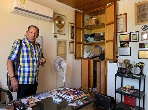 Le robaron 3 acordeones a ‘El Rey Midas Vallenato’ Emilio Oviedo en su oficina de Valledupar