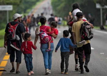 Más de 10,000 migrantes salen en caravana del sur de México rumbo a EE.UU