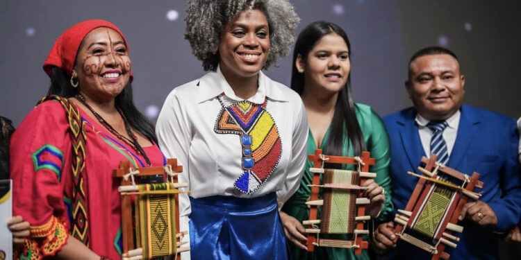 Con dos distinciones, Uniguajira es reconocida en la Noche de la Excelencia Educativa del MEN