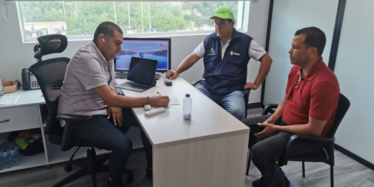 Transportadores de carrotanques levantan bloqueo que tenían en Cuatro Vías