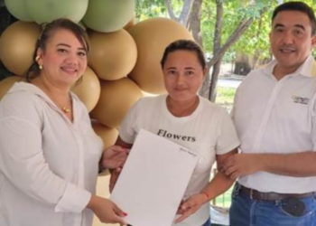 Cerrejón y alcaldía de Barrancas entregan escrituras de propiedad a 72 hogares en Oreganal