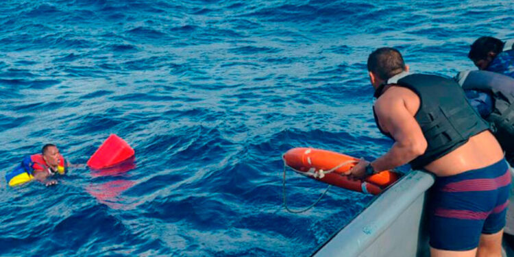 Dos migrantes muertos y 30 rescatados deja naufragio en el mar Caribe entre San Andrés y Nicaragua