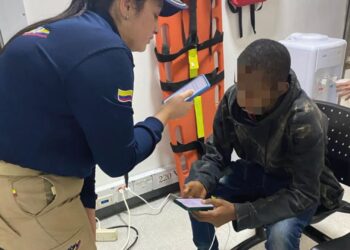 Encuentran a otro menor de edad africano no acompañado, en el Aeropuerto El Dorado