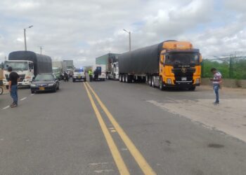Comunidades levantan bloqueo en la Troncal del Caribe, vía Maicao – Riohacha  en Alto Pino