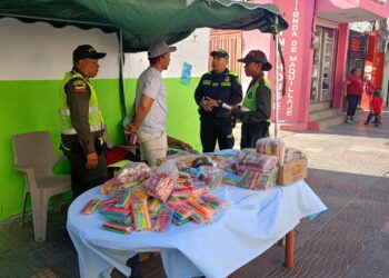 Policía en La Guajira fortalece campaña para prevenir quemados por pólvora y balas perdidas