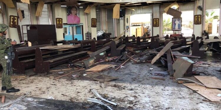 4 muertos y 42 heridos deja un ataque con explosivos en misa en Filipinas