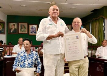 Concejo de San Juan del Cesar entregó reconocimiento al alcalde Álvaro Díaz Guerra