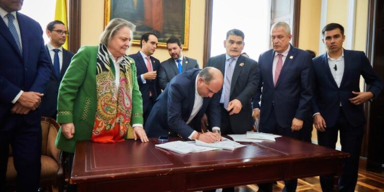 Defensoría del Pueblo radicó proyecto de ley que busca deshacinar estaciones de Policía y las URI