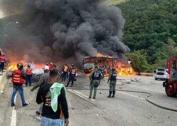 Explosión en autopista de Venezuela deja 14 muertos y ocho heridos  