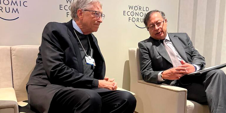Presidente Petro se reunió con Bill Gates para hablar de inteligencia artificial con base en energías limpias