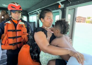 Armada de Colombia apoya búsqueda de menor desaparecido