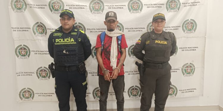 Capturado cuando iba ser linchado por la comunidad por robarse un gallo en Riohacha