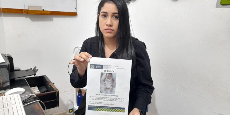 Denuncian la desaparición de un bebé de dos meses  aproximadamente