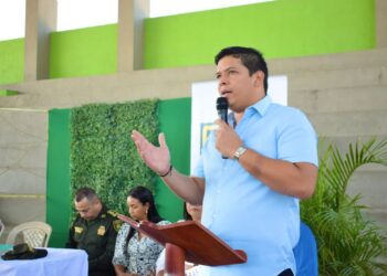 Alcalde de Barrancas socializa decreto sobre restricción de porte y consumo de drogas