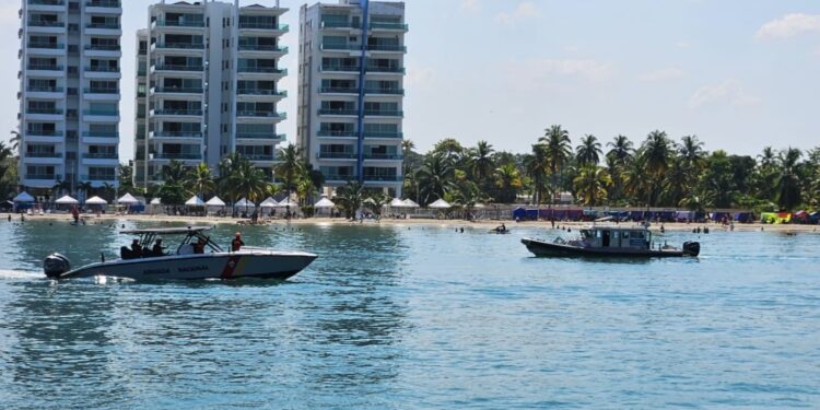Armada realiza controles para el disfrute y retorno seguro en el Caribe colombiano