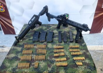 En Uribia incautan armas de guerra, municiones y proveedoras que estaban ocultos en una camioneta
