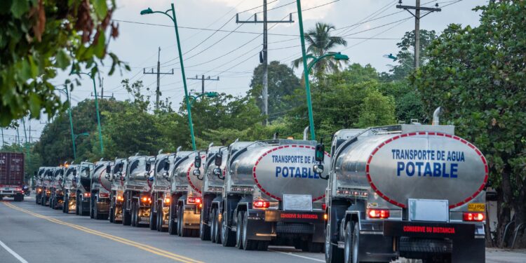 La Ungrd entrega 40 nuevos carrotanques para el abastecimiento de agua en La Guajira