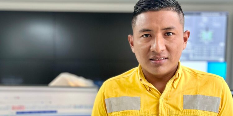 En Cerrejón hay nuevas voces, hoy se escucha en wayuunaiki la de Eduar Carrillo Pushaina