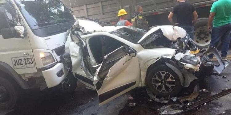 Cinco personas oriundas de La Guajira heridas en choque múltiple en carretera de Santander