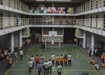 Judicializan a dragoneante del Inpec por recibir dinero para ingresar celulares, drogas y licor a la cárcel La Picota