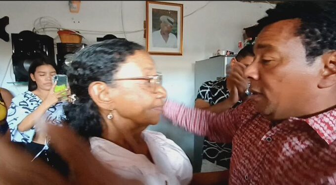 Falleció la mamá del acordeonero ‘El Pollito’ Herrera dos días después de verlo en libertad y tras 12 años de esperarlo