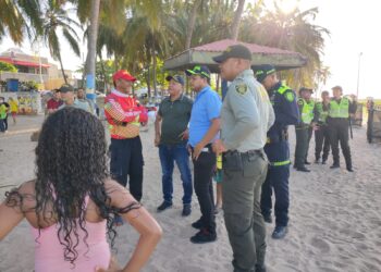 Alcalde y secretario de Gobierno lideraron operativos de prevención en las playas de Riohacha