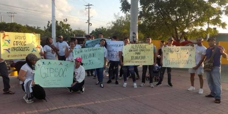 Con marchas y plantones jóvenes de Albania exigen al Cerrejón una oportunidad laboral