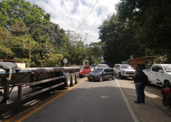 Habitantes de Palomino levantan bloqueo en la Troncal del Caribe luego de restablecierles el servicio de energía