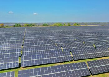 Inauguran el Parque Solar La Loma con 387 hectáreas de paneles solares en el Cesar