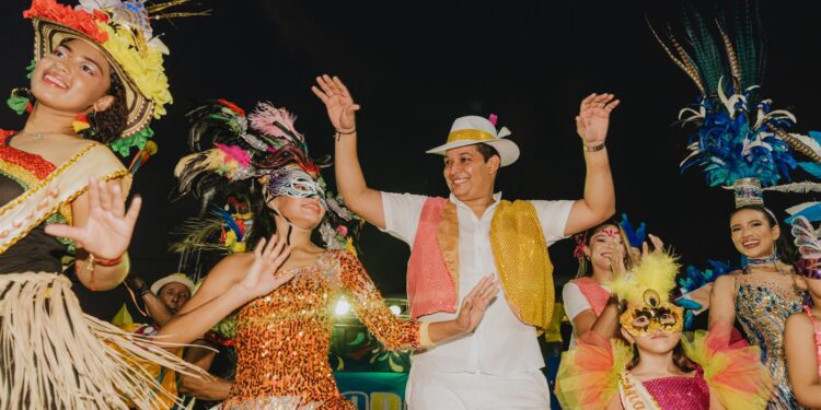 En Barrancas se gozaron el desfile de máscaras, capuchones y el carnaval de los niños