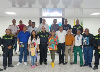 Coronel de la Policía y secretario de gobierno del Distrito agasajaron a los periodistas