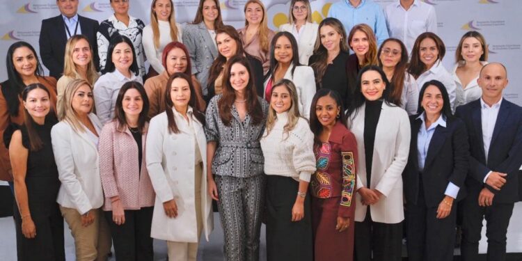 Gestora Distrital aborda temas sociales durante encuentro en Bogotá