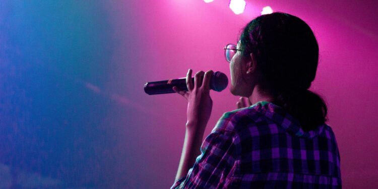 Cantar, bailar, recrearse, jugar y compartir, relajan