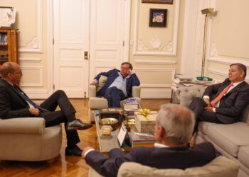 La Corte se rige por un reglamento que exige votación calificada