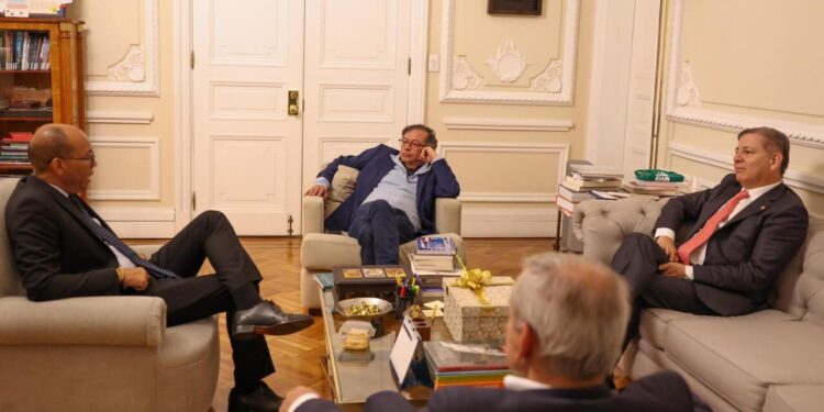 La Corte se rige por un reglamento que exige votación calificada