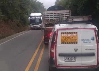 Habitantes de Palomino bloquean la Troncal del Caribe por deficiencia en el servicio de energía