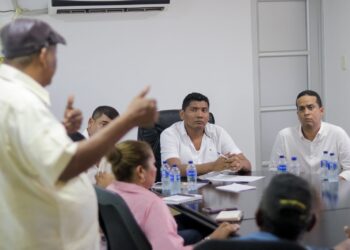 Gobernador encabezó comisión del paro de transporte en Manaure