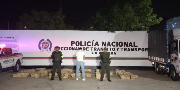 Incautan 960 kilos de marihuana en la Troncal del Caribe y material explosivo en la vía Riohacha- Valledupar