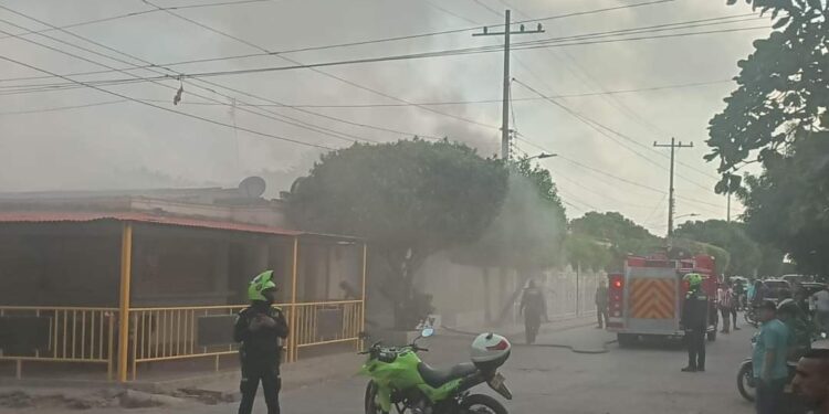 Cortocircuito habría originado incendio en una vivienda en el Centro de Maicao