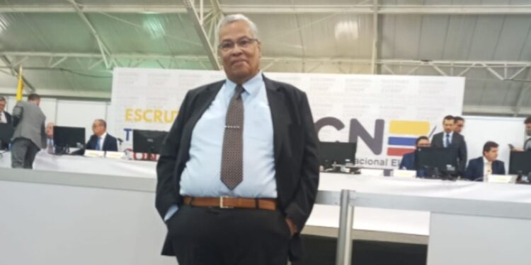 Abogado José Manuel Abuchaibe ratifica su denuncia contra el presidente Petro por violación a topes electorales