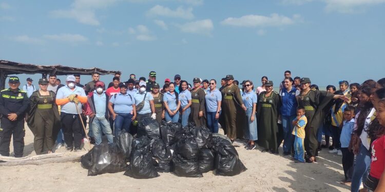 En Mayapo se unieron a gran jornada nacional de limpieza de playas en pro del medio ambiente