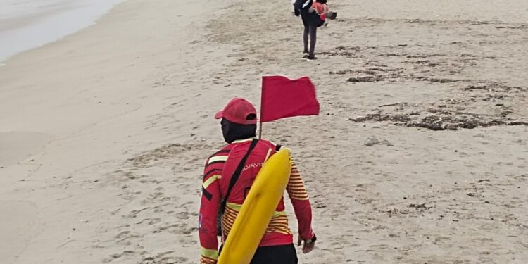 Por condiciones climáticas adversas se toman medidas preventivas en las playas de Riohacha