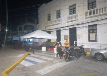 Comunidad de Centros Etnoeducativos se mantienen en protesta pacífica frente a la Alcaldía de Riohacha