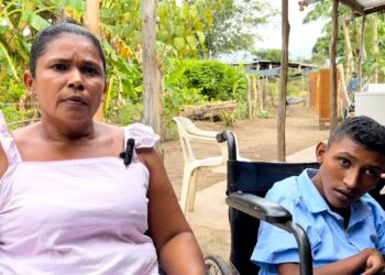 Padres de joven con extraña enfermedad en Barrancas piden ayuda para una silla de ruedas ortopédica