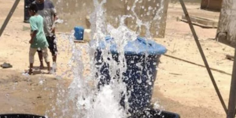 Desarrollan trabajos de provisión de agua en Uribia