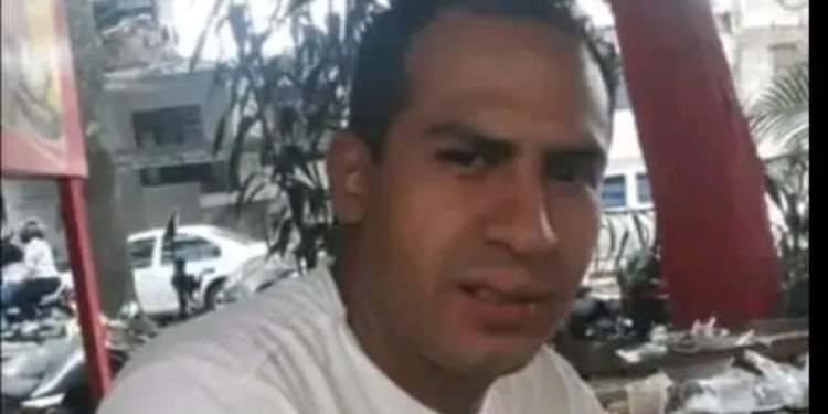 Hombre muere tras recibir disparo de policía, en medio de pelea con su pareja