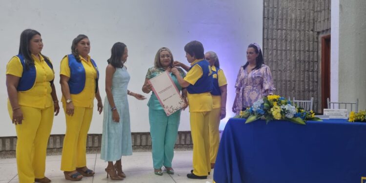 Mavis Granadillo, homenajeada en sus 38 años de periodismo