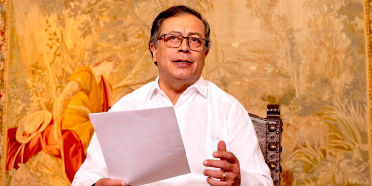 Presidente Gustavo Petro pide perdón a las mujeres por los feminicidios