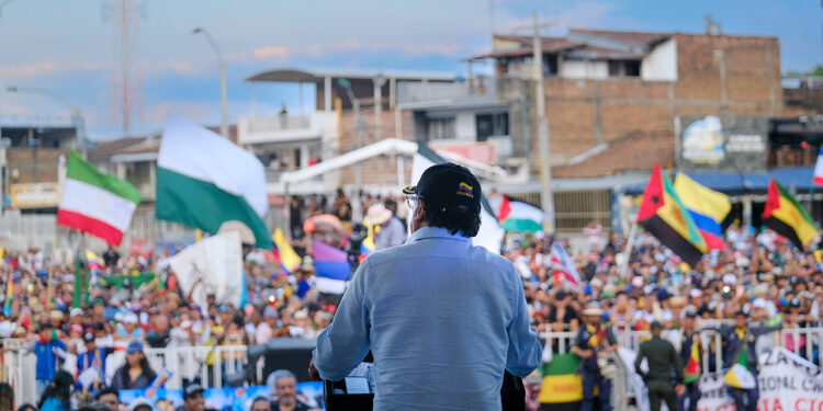 “Nos quieren arrinconar, quieren tumbar el Gobierno del Pueblo”: presidente Petro