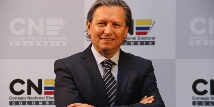 Gobierno  designa al exmagistrado Armando Novoa como jefe negociador con la ‘Segunda Marquetalia’